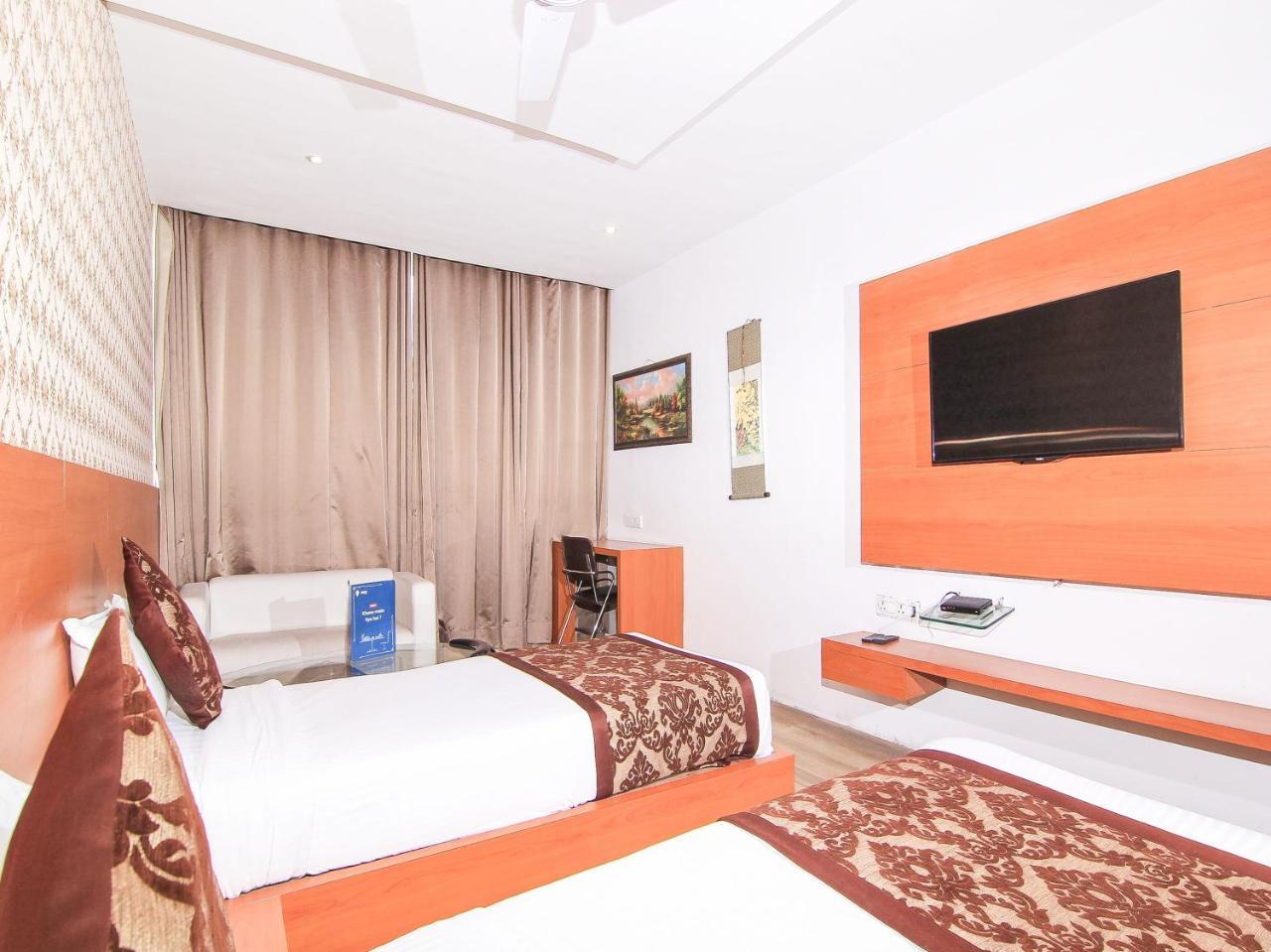 OYO 3683 De Global Park Hotel Hasanganj Buitenkant foto