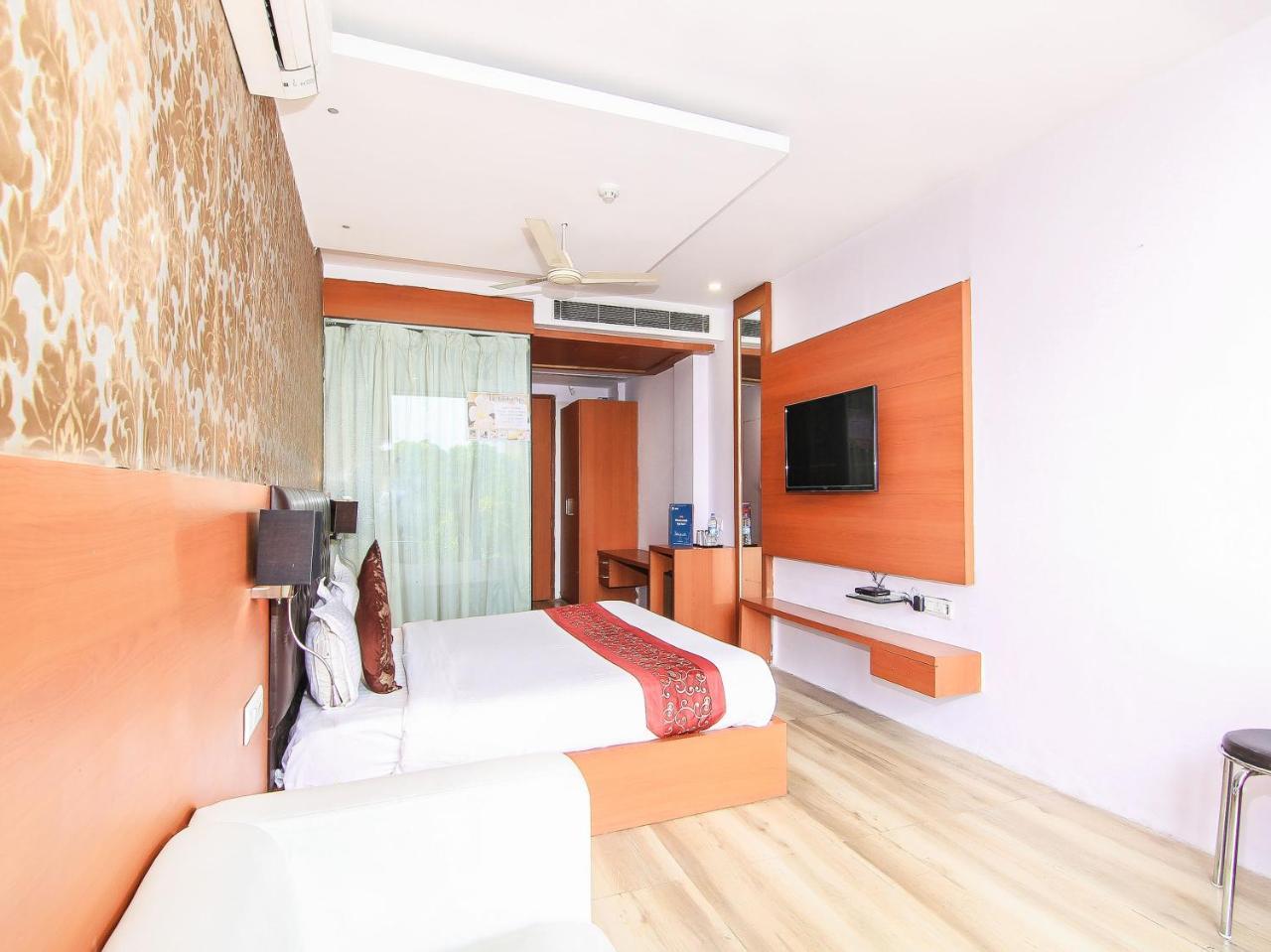 OYO 3683 De Global Park Hotel Hasanganj Buitenkant foto