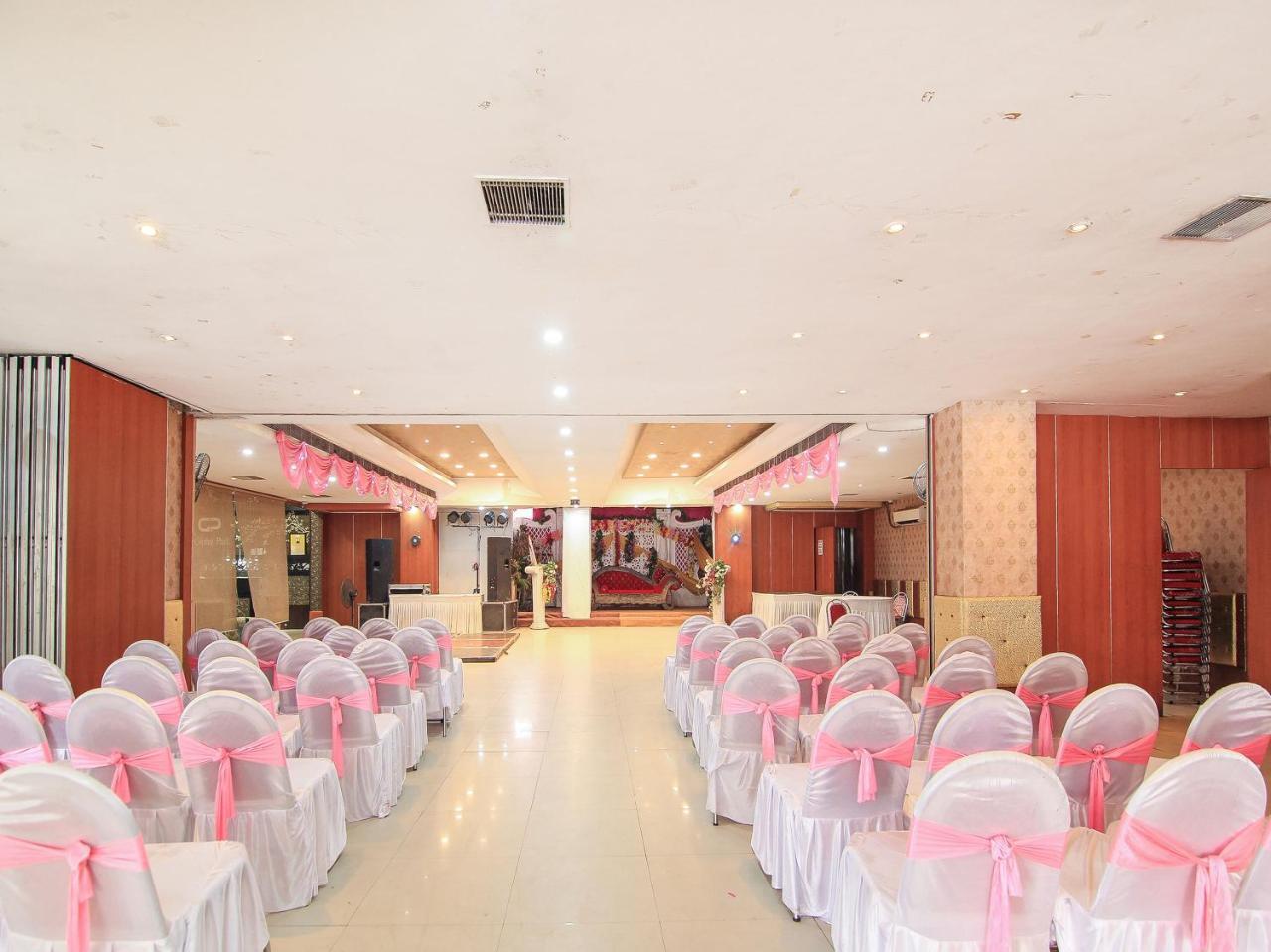 OYO 3683 De Global Park Hotel Hasanganj Buitenkant foto