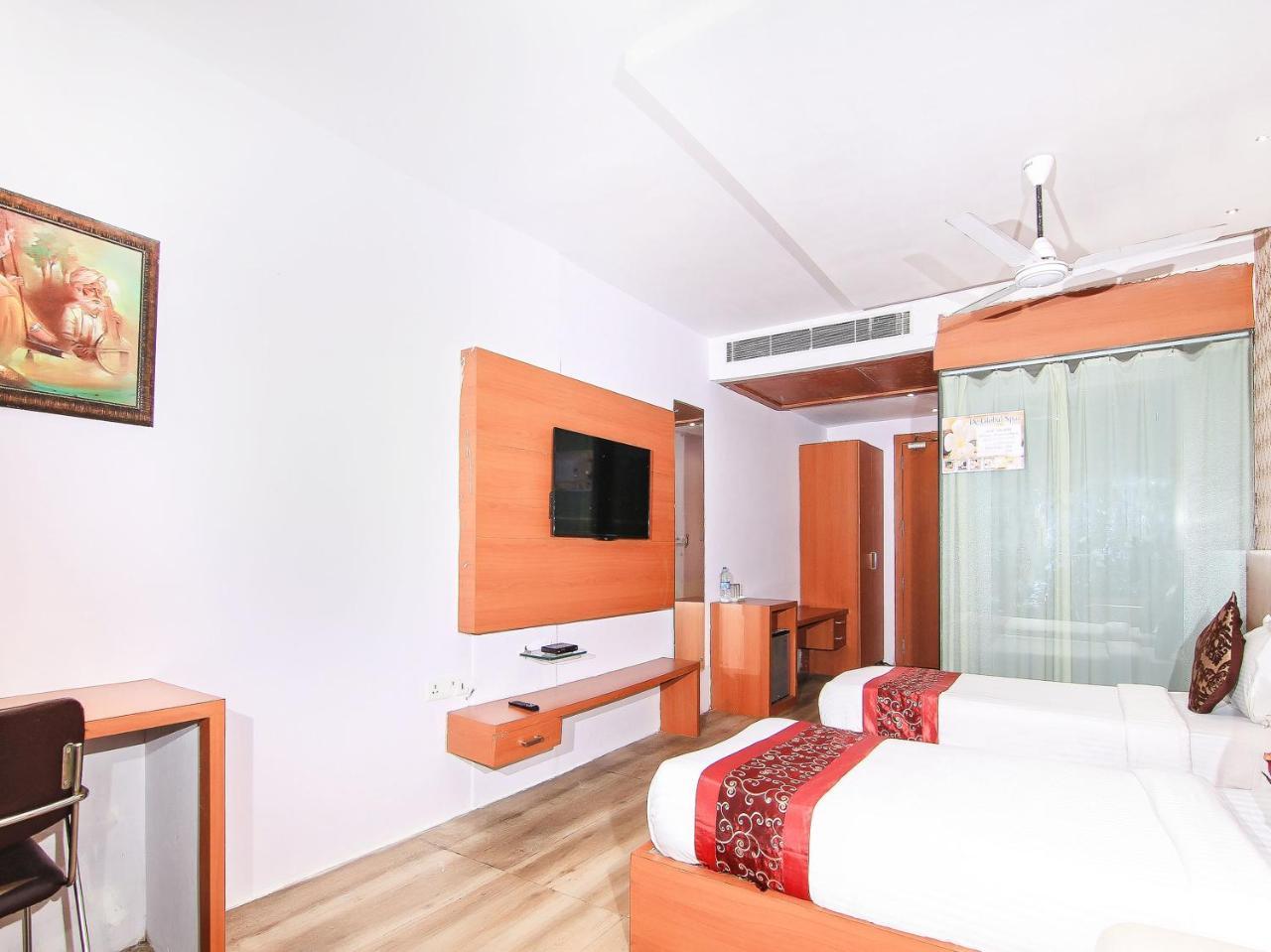 OYO 3683 De Global Park Hotel Hasanganj Buitenkant foto