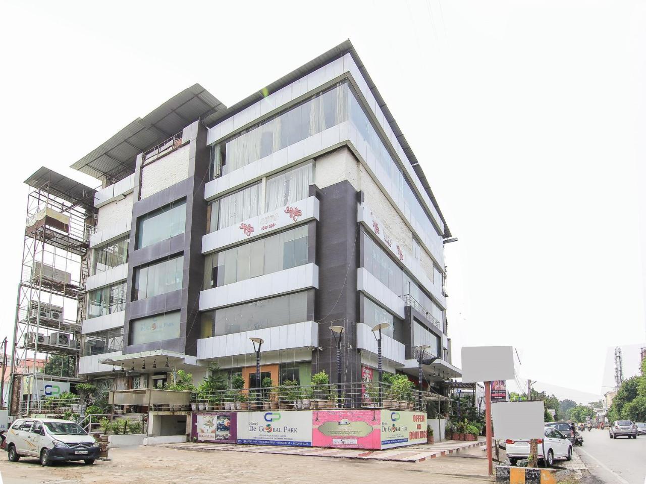 OYO 3683 De Global Park Hotel Hasanganj Buitenkant foto