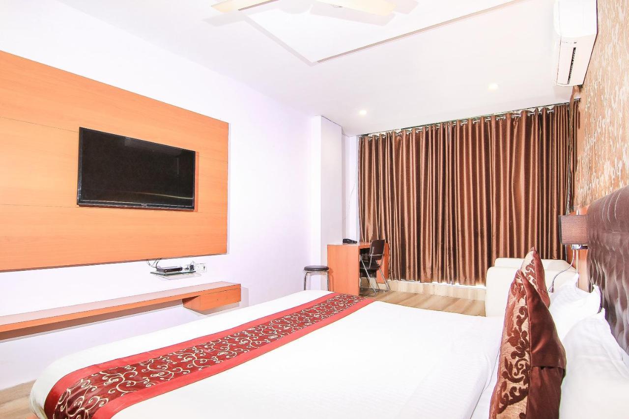OYO 3683 De Global Park Hotel Hasanganj Buitenkant foto
