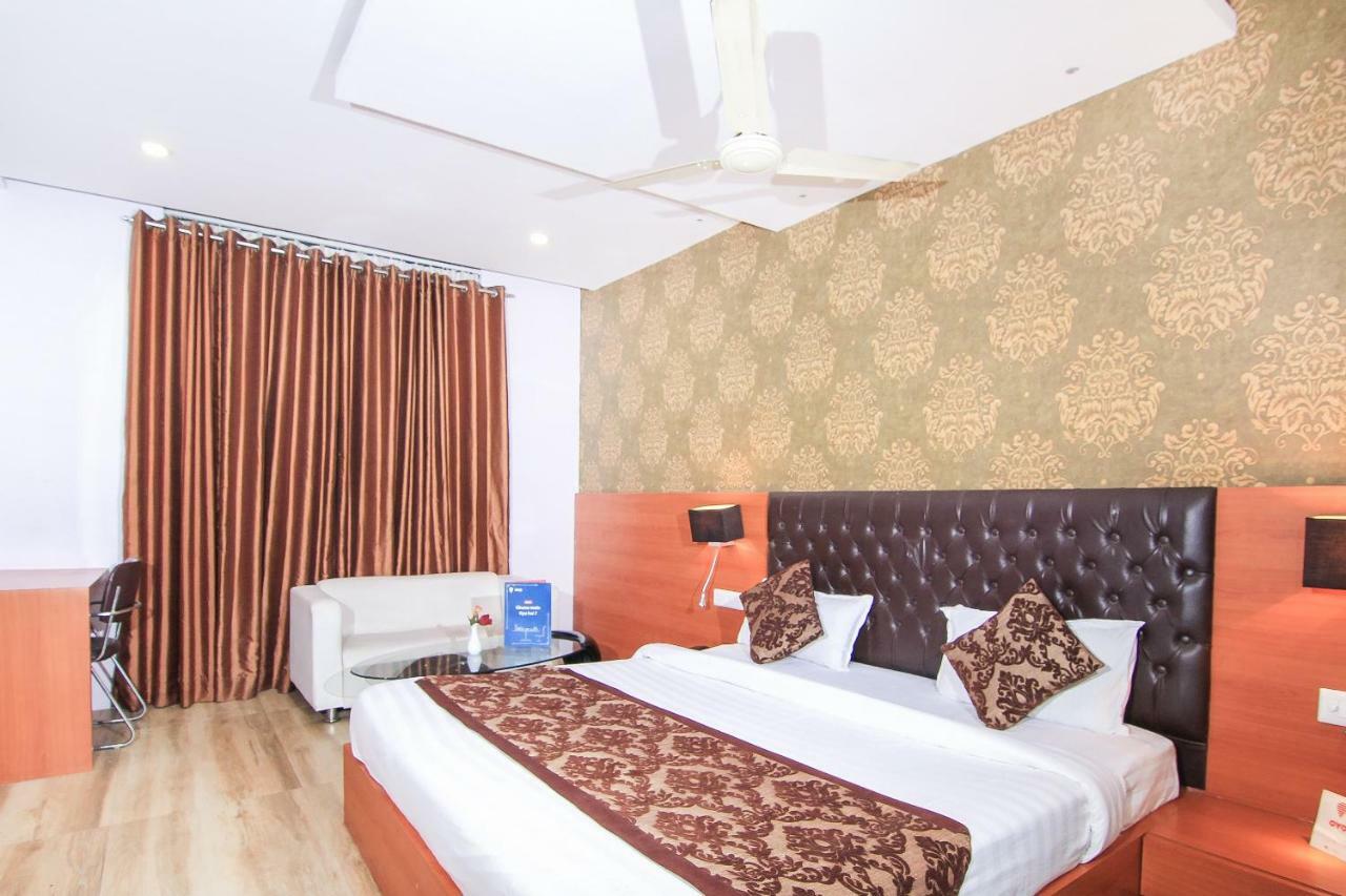 OYO 3683 De Global Park Hotel Hasanganj Buitenkant foto