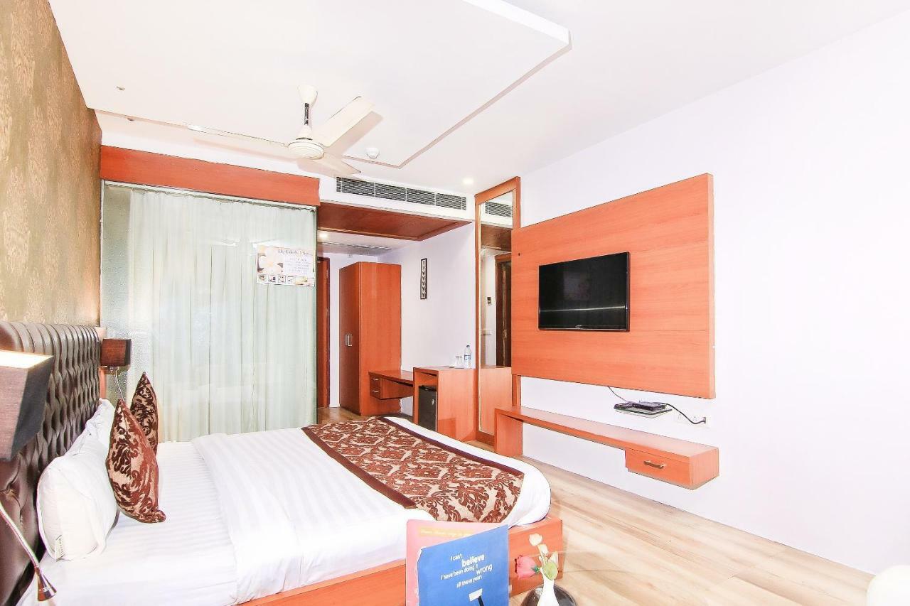 OYO 3683 De Global Park Hotel Hasanganj Buitenkant foto